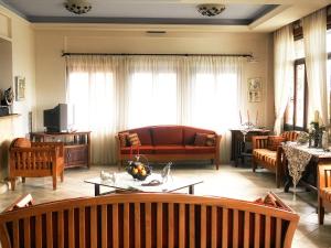 a living room with a couch and a table at Areti Aparthotel in Áptera