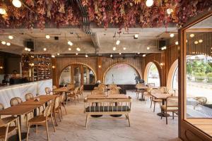 a restaurant with tables and chairs in a room at Bunjongburi Hotel in Ban Tha Kup
