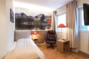 Postel nebo postele na pokoji v ubytování Senja Hotell