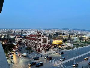 a city with a large building and a street with cars at Rotonda Hotel in Thessaloniki