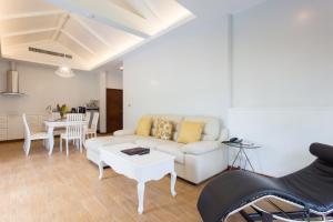 Posezení v ubytování Alisea Pool Villa Aonang