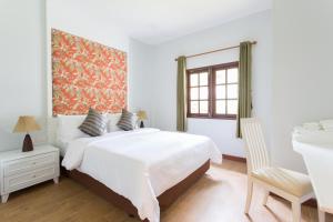 Postel nebo postele na pokoji v ubytování Alisea Pool Villa Aonang