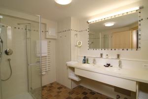 Koupelna v ubytování Appartements Bergsonne + 21 fotografií