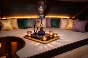 a lamp sitting on top of a couch with candles at Meridian bleu in Salamina
