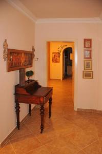 a room with a table with a painting on the wall at ALANYA KONAKLİ APART in Alanya
