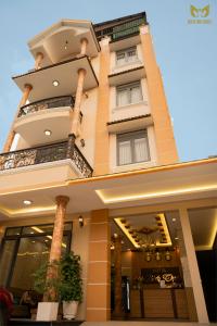 a tall yellow building with a balcony at Bich Thu Hotel in Ho Chi Minh City