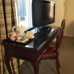 a desk with a television on top of it at The Lodge in King's Lynn