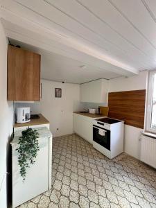 a kitchen with white cabinets and a stove at geräumiges Monteurapartment 2 in Bensheim mit Parkplatz in Bensheim