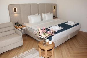 a hotel room with a bed and a vase of flowers at Linza Suite in Babaeski +33 photos