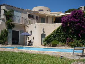 a house with a swimming pool in front of it at Meublé La Sergerie in Le Lavandou