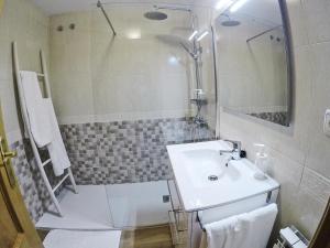 a bathroom with a sink and a shower at El Balcón de la Encina in Ponferrada +4 photos