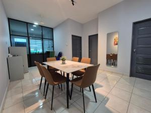 a dining room with a table and chairs at Lim'S Homestay Kudat in Kudat