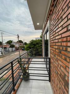 a balcony with a bench on a brick wall at Apartamento minimalista con balcón in Fernando de la Mora