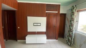 a room with a white table in the middle of a room at Kamana Studio in Luanda