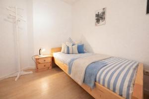 a bedroom with a bed and a cross on the wall at Boje 5 in Schillig