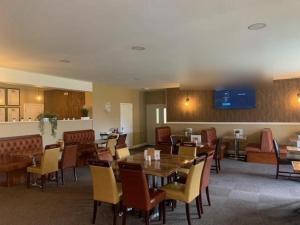a dining room with a table and chairs at Silverstone Golf Club And Hotel in Silverstone