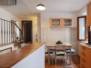 a kitchen with a table and chairs in a room at Il cantuccio di Federico in Radicofani