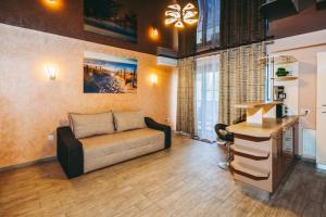 a living room with a couch and a desk at C&Y Zev Apartments in Mamaia
