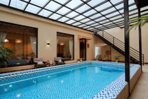 a swimming pool in a house with at Huashan Sanwanduo hotel 华山三万多酒店 in Huayin