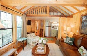 a living room with a couch and a table at Little Pine Lodge At Saddlecreek in Thomasville