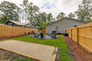 a backyard with a fence and a table and chairs at Mimosa Getaway - Thomasville Fun! in Thomasville