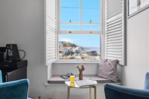 a window seat in a room with a table and chairs at Leader Suite - Sea View - Free Wi-Fi in Brixham