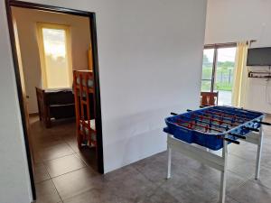 a room with a mirror and a table with blue sheets at Quinta El Oasis ORO VERDE in Oro Verde