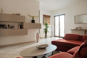 a living room with a red couch and a table at Suite 64 in Saviano