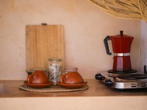 a counter with two plates of pears and a blender at Yvytu - Ohana Bungalow in Tatajuba