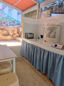 Amalia Transient Inn tesisinde mutfak veya mini mutfak