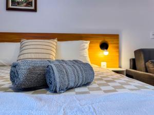 a bedroom with a bed with blue towels on it at Centro | Studio Completo até 4 pessoas in Brusque