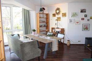 a dining room with a table and chairs at Appartement Erzgebirge in Schönheide