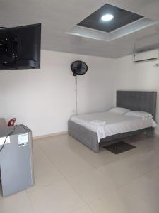 a room with a bed and a tv in it at Hotel don Nilo in Albania