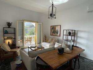 a living room with a couch and a table at Lulus Kastri in Keratokampos