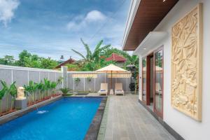 a swimming pool in the backyard of a house at Villa Chandra Lovina in Lovina