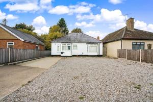 an empty driveway in front of a white house at Modern 2-Bed Sleeps 5 Free Parking and Wifi near Stansted and London in Bishops Stortford