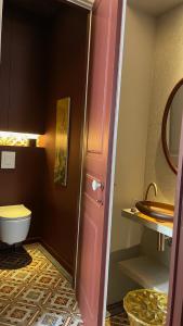 a bathroom with a toilet and a sink at Chambre Gounod in Nice