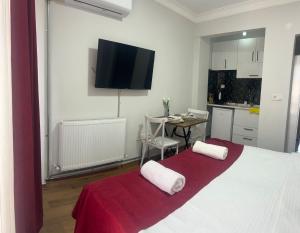 a bedroom with a bed and a kitchen with a table at Balat Life Suites in Istanbul