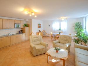 a living room with two chairs and a table at Villa Lisa in Glowe