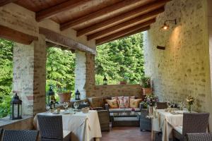 a restaurant with tables and chairs in a room at Hotel Castello Di Sinio in Sinio