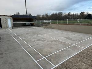 a tennis court with a net on top of it at Dépendance de 45m2 à louer in Saint-Vite