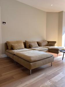 a living room with a couch and a table at Nette maisonnette in groene rustige wijk in Rijswijk
