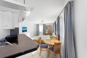 a kitchen and living room with a table and chairs at Hotel Schiff in Horn