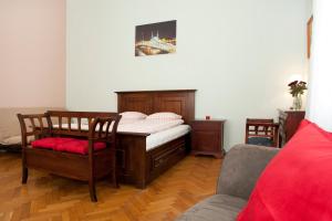 Liana-Luxury And Central Flat tesisinde bir odada yatak veya yataklar