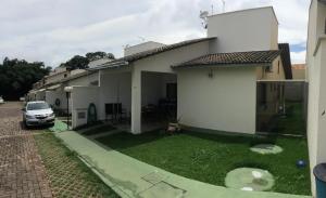 a car parked in front of a house at Casa mobiliada BR 153 in Aparecida de Goiânia