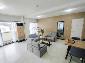 a living room with two couches and a table at -Ina Stay Central Hotel-8名宿泊可 伊那市駅徒歩5分 駐車場無料 a sleep8-a 5minute walk from the station-Free parking in Ina