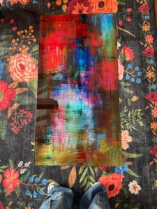 a person standing in front of a colorful rug at Fewo extraschön - Dachgeschoss in Lindau