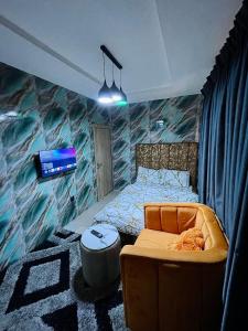 a room with a bed and a couch in it at Bellconpet Apartment in Sagisa +2 photos