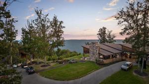an aerial view of a house with cars parked in a driveway at BEAUTIFUL Jasper Highlands Cabin - AZALEA in Jasper