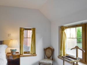 a bedroom with a sink and a chair and a window at Shedend in Kingston